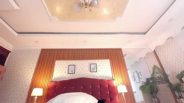 Snapshot of Princess_Violett chatting on October 31, 3:27 pm Princess Violett online show from October 31, 3:27 pm