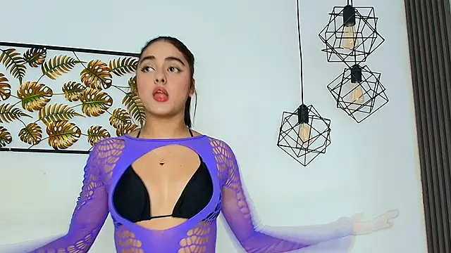 Snapshot of natalia_aguirre1 chatting on September 23, 1:31 pm natalia aguirre1 online show from September 23, 1:31 pm