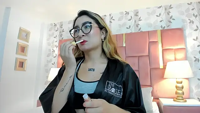 Snapshot of AmbarSantany chatting on October 3, 12:38 am AmbarSantany online show from October 3, 12:38 am