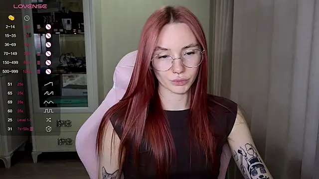 Snapshot of littlevildevil chatting on October 21, 10:52 am littlevildevil online show from October 21, 10:52 am