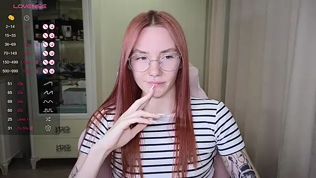 Snapshot of littlevildevil chatting on October 12, 11:01 am littlevildevil online show from October 12, 11:01 am