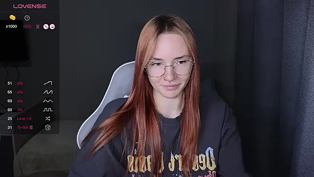 littlevildevil online show from December 5, 11:00 am