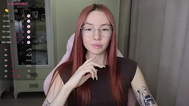 Snapshot of littlevildevil chatting on October 31, 10:52 am littlevildevil online show from October 31, 10:52 am