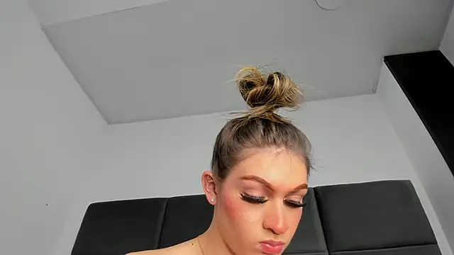 Lizz Luna online show from October 22, 6:46 pm