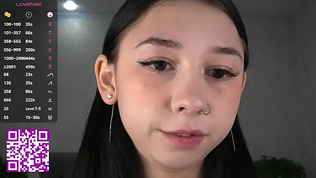 Snapshot of AislyEmbury chatting on October 31, 5:31 am AislyEmbury online show from October 31, 5:31 am