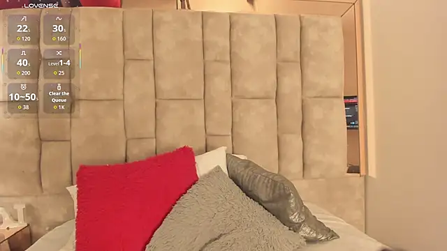 Snapshot of Oliviaa_Evans chatting on October 9, 3:43 am Oliviaa Evans online show from October 9, 3:43 am