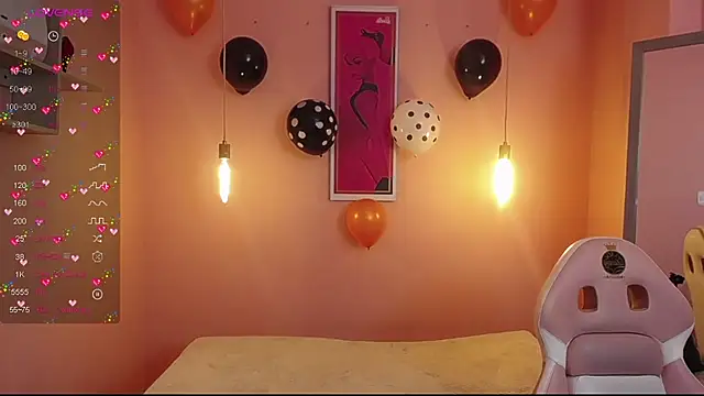 Snapshot of Violetta_Suky chatting on October 3, 1:27 pm Violetta Suky online show from October 3, 1:27 pm