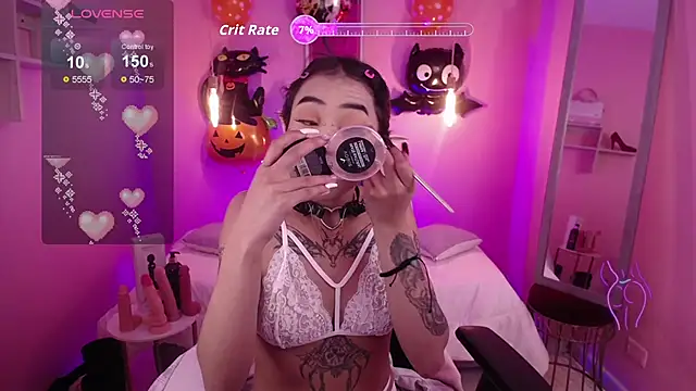 Snapshot of Violetta_Suky chatting on October 31, 1:59 pm Violetta Suky online show from October 31, 1:59 pm