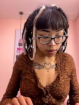 Snapshot of Violetta_Suky chatting on October 6, 1:50 pm Violetta Suky online show from October 6, 1:50 pm