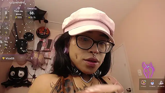 Snapshot of Violetta_Suky chatting on October 30, 1:56 pm Violetta Suky online show from October 30, 1:56 pm