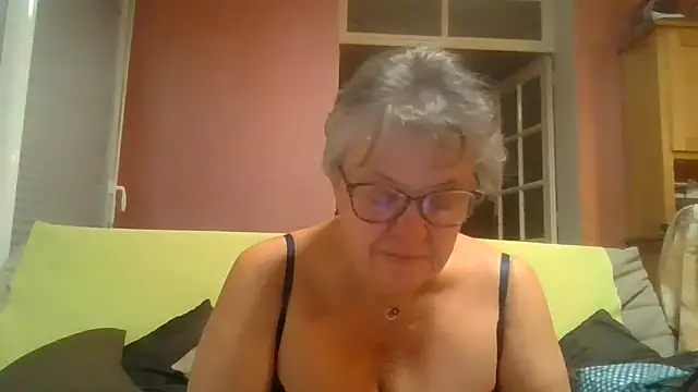 Vandeae44 online show from October 27, 8:47 pm