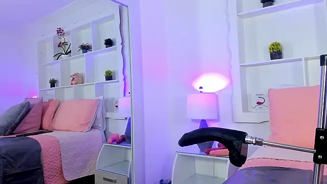 Jenifer Diaz online show from September 30, 1:28 pm