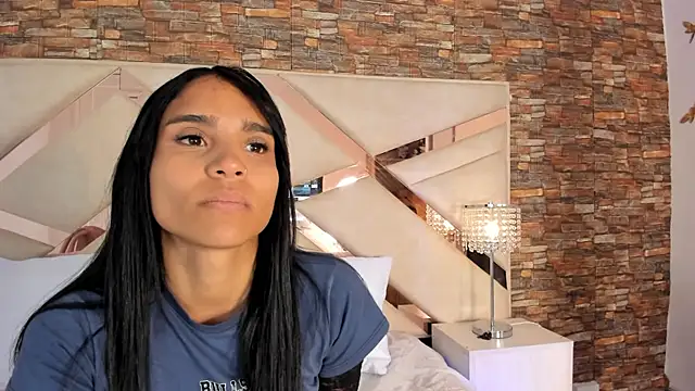 Snapshot of sophie_pariss chatting on October 4, 1:11 am sophie pariss online show from October 4, 1:11 am