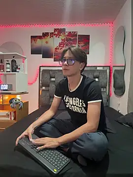 Alex and Fabian online show from May 25, 4:55 am