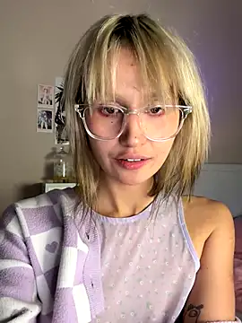 Snapshot of bigbabykiki chatting on September 26, 7:50 am bigbabykiki online show from September 26, 7:50 am