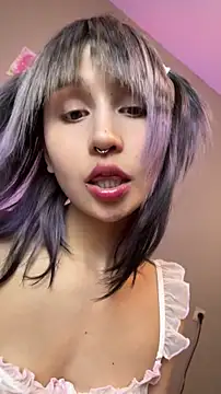 bigbabykiki online show from April 10, 5:30 pm