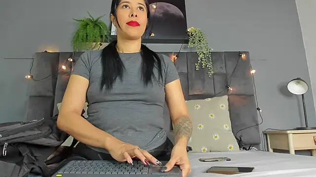 DulceAurora   online show from February 8, 11:14 am