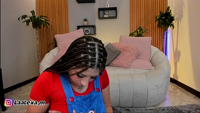 Snapshot of Aixaa_charles chatting on October 22, 12:32 pm Aixaa charles online show from October 22, 12:32 pm