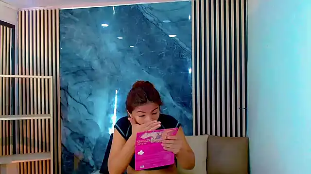 Isalombardi online show from October 4, 3:23 am