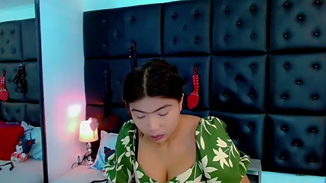 Isalombardi online show from June 21, 2:48 am