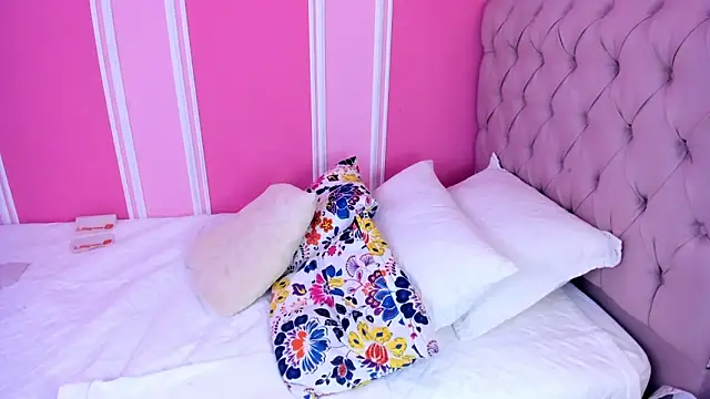 Snapshot of MeganCherryy chatting on October 28, 10:14 pm MeganCherryy online show from October 28, 10:14 pm