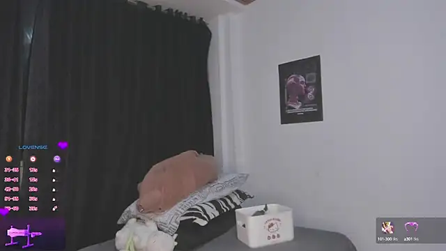 Snapshot of MiaGoth_ chatting on October 8, 1:54 am MiaGoth online show from October 8, 1:54 am