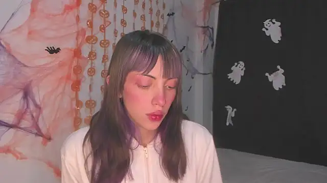 Snapshot of MiaGoth_ chatting on November 2, 12:58 am MiaGoth online show from November 2, 12:58 am