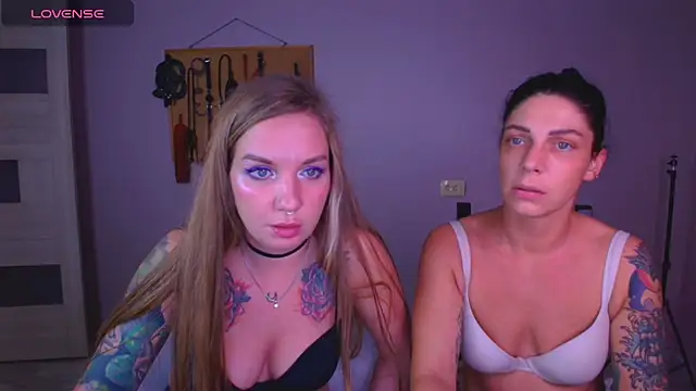 Carrie Moonshine online show from November 3, 7:40 pm