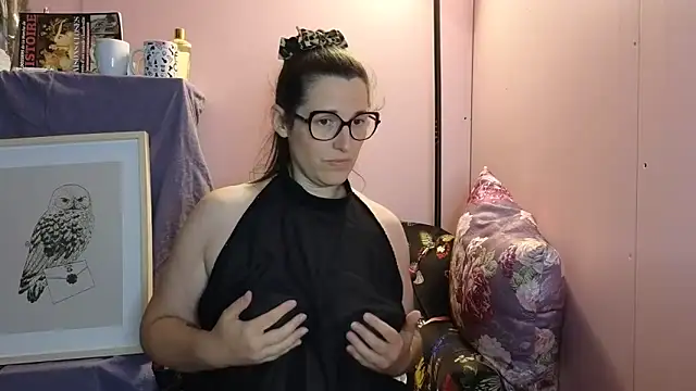 bella-louva online show from June 9, 6:40 pm
