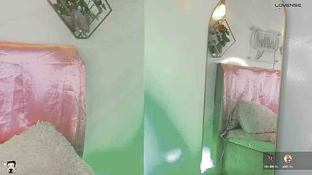 Snapshot of _Rouse_v chatting on October 13, 2:20 pm Rouse v online show from October 13, 2:20 pm