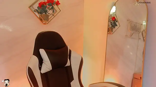 Snapshot of _Rouse_v chatting on October 11, 2:53 pm Rouse v online show from October 11, 2:53 pm