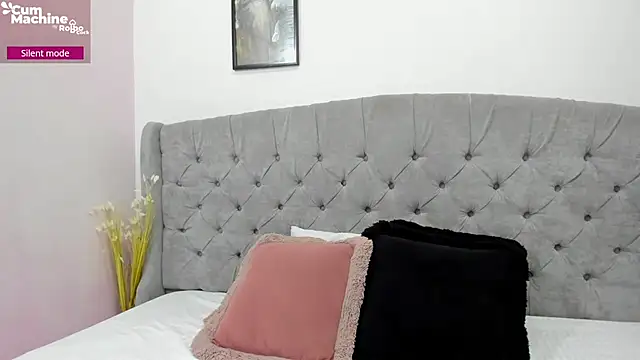 Snapshot of Valesskahall chatting on October 16, 12:30 pm Valesskahall online show from October 16, 12:30 pm