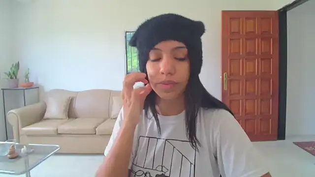 -Naomyy- online show from December 18, 3:17 pm