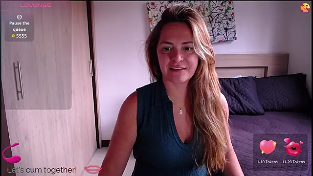 ParisW online show from October 14, 8:22 pm