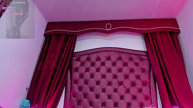 Snapshot of Maddissonlove chatting on October 15, 1:25 pm Maddissonlove online show from October 15, 1:25 pm