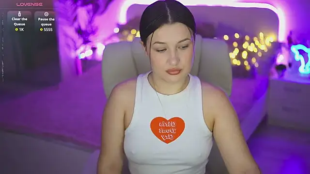 Snapshot of OneLaya chatting on September 28, 8:30 am OneLaya online show from September 28, 8:30 am