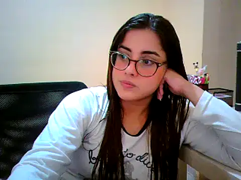 Snapshot of maliamiller chatting on September 28, 1:12 am maliamiller online show from September 28, 1:12 am