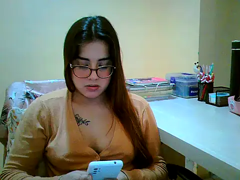 Snapshot of maliamiller chatting on October 31, 6:26 am maliamiller online show from October 31, 6:26 am