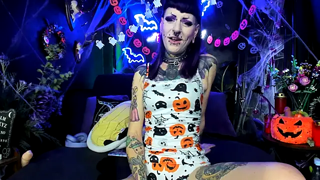 Snapshot of Purple_Coffin666 chatting on October 27, 7:30 pm Purple Coffin666 online show from October 27, 7:30 pm