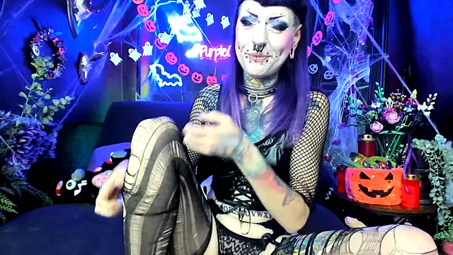 Snapshot of Purple_Coffin666 chatting on October 14, 7:27 pm Purple Coffin666 online show from October 14, 7:27 pm