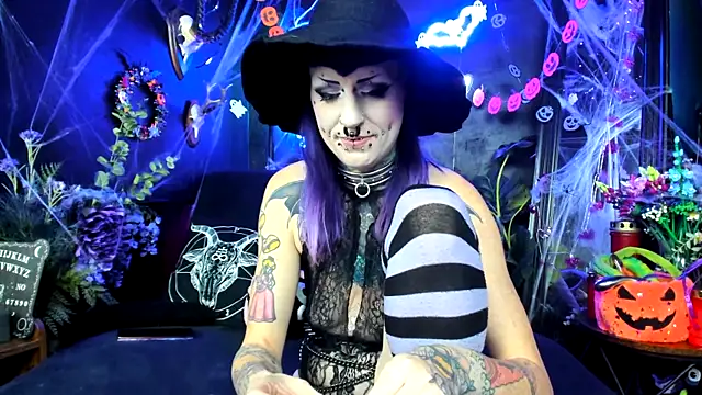 Snapshot of Purple_Coffin666 chatting on October 6, 6:23 pm Purple Coffin666 online show from October 6, 6:23 pm