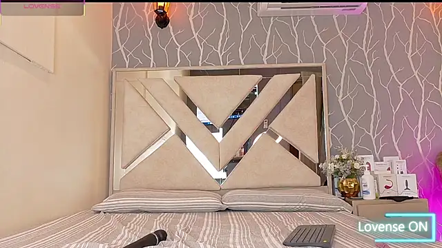 Snapshot of vanessa_guzman2 chatting on October 30, 12:39 pm vanessa guzman2 online show from October 30, 12:39 pm