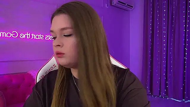 CrystalLyons online show from March 1, 6:24 am