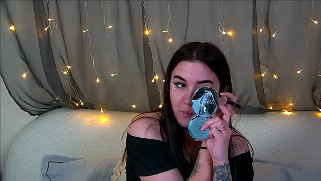 Snapshot of ChristinaMilton chatting on October 25, 6:59 pm ChristinaMilton online show from October 25, 6:59 pm