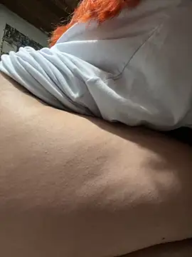 Snapshot of SophiaWeestt99 chatting on October 21, 4:49 am SophiaWeestt99 online show from October 21, 4:49 am