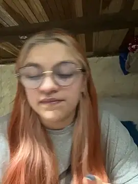 Snapshot of SophiaWeestt99 chatting on October 2, 3:33 am SophiaWeestt99 online show from October 2, 3:33 am