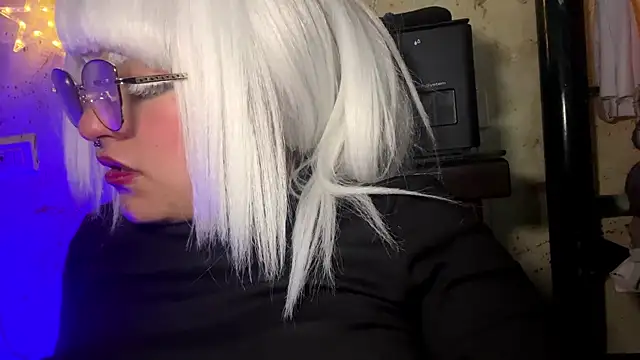 Snapshot of SophiaWeestt99 chatting on October 11, 4:28 am SophiaWeestt99 online show from October 11, 4:28 am