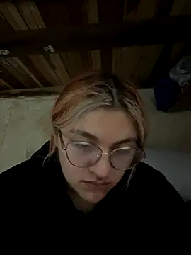 Snapshot of SophiaWeestt99 chatting on October 20, 4:48 am SophiaWeestt99 online show from October 20, 4:48 am