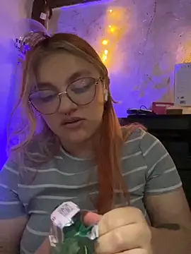 Snapshot of SophiaWeestt99 chatting on September 21, 5:50 am SophiaWeestt99 online show from September 21, 5:50 am