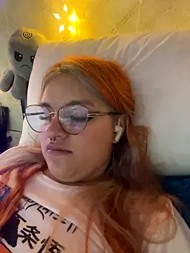 Snapshot of SophiaWeestt99 chatting on October 29, 5:23 am SophiaWeestt99 online show from October 29, 5:23 am